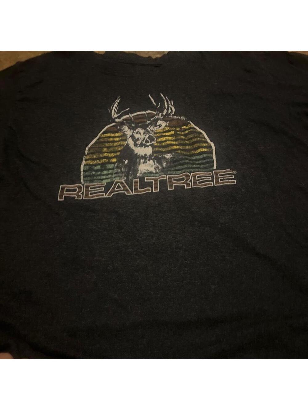 Realtree Women's Black and Grey Tshirt